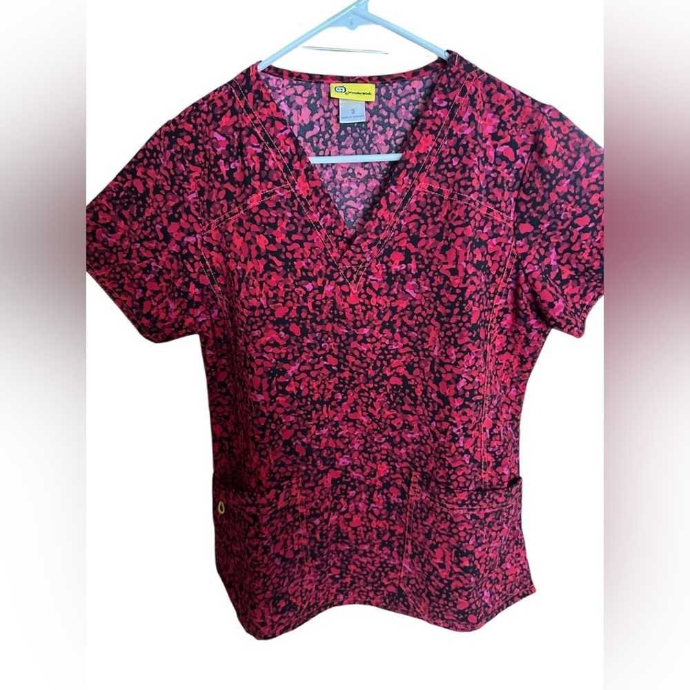WonderWink Women's Top in Red and Black Pattern